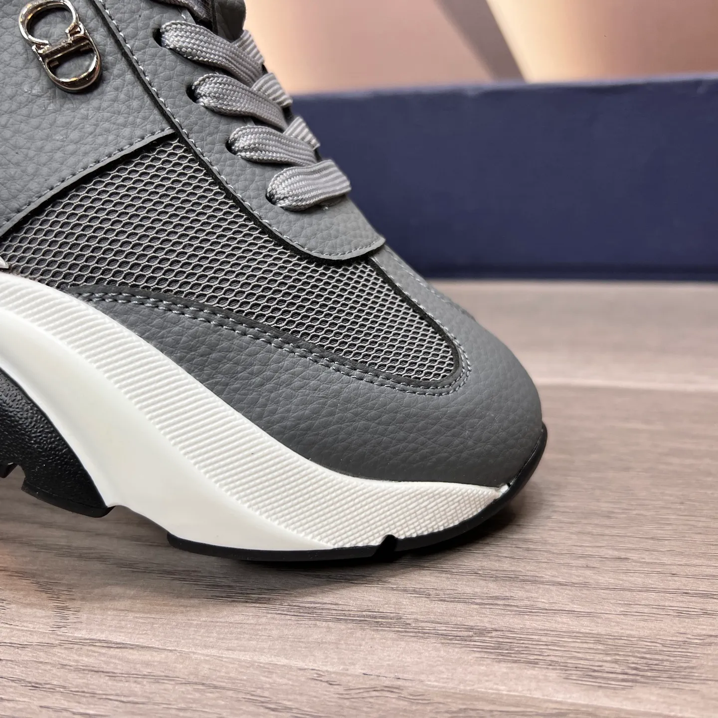 Factory price: 438💰Original Dior quality.~ Unique modern style sneakers. 🏃A must-have casual shoe for trendy men😍😍 Imported cowhide fabric, sheepskin foot pads (refuse to discolor and grind feet) soles: Original soles specially provided by the original factory, French lazy style design ⚠️Fit to the feet, original quality, super comfortable original soles. It’s like shooting the real thing🎬The real thing is better, high-quality sneakers, men’s shoe size: 38-44, (45 can be customized)
